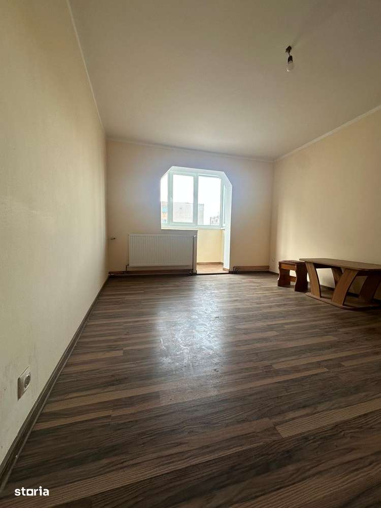 Apartament cu 2 camere,semidecomandat - zona Tractorul - Imagine principală: 2/7