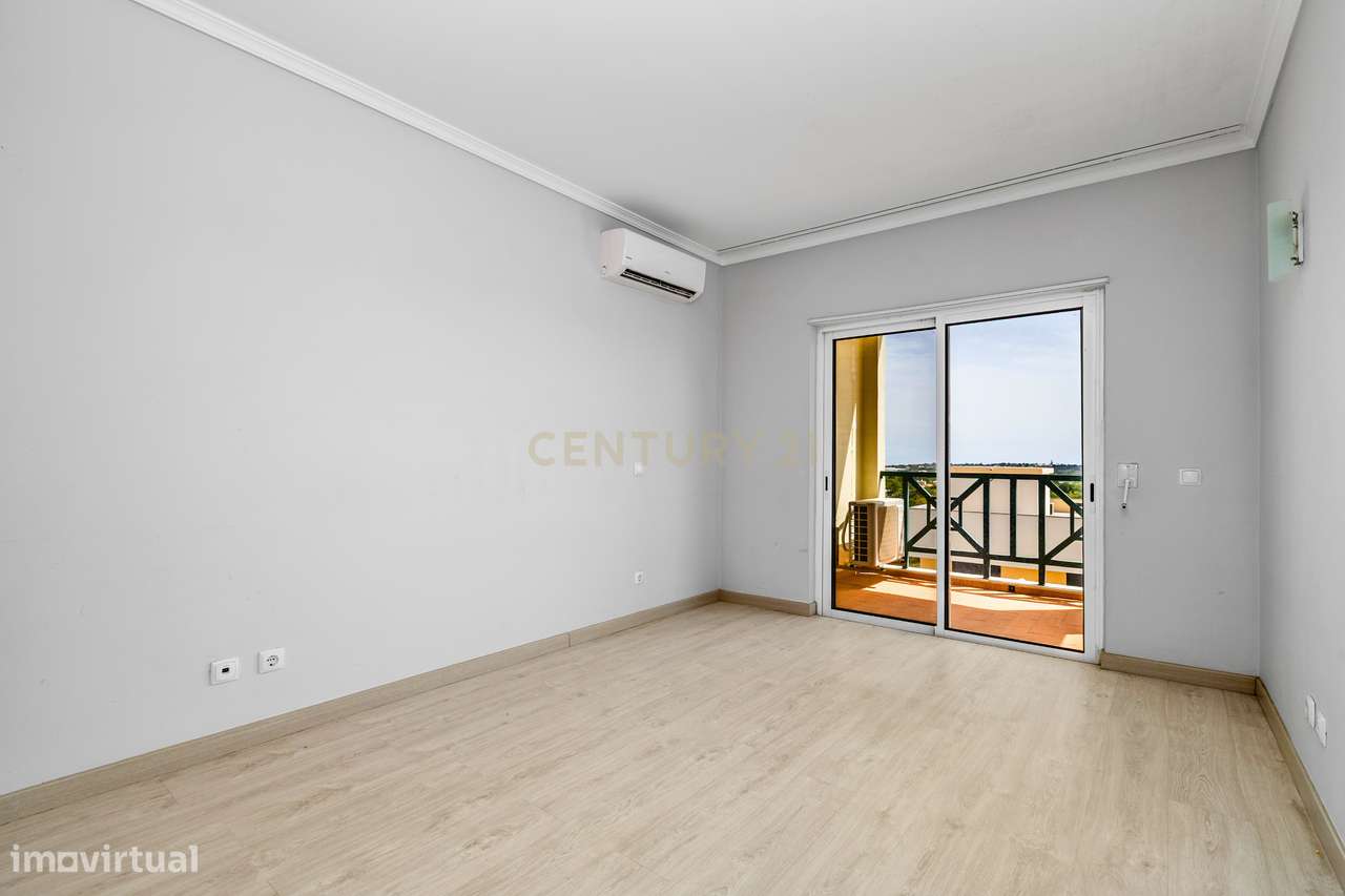 Apartamento Morderno T4 com Vista Mar, Elevador , Garagem e 166 m² em-17