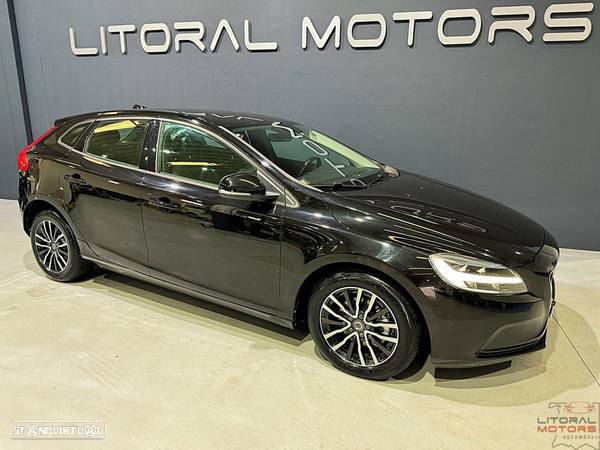 Volvo V40 2.0 D2 Momentum - 1