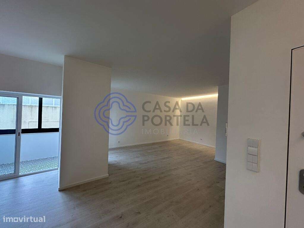 T2 totalmente remodelado para venda na rua de Serralves - Grande imagem: 5/49