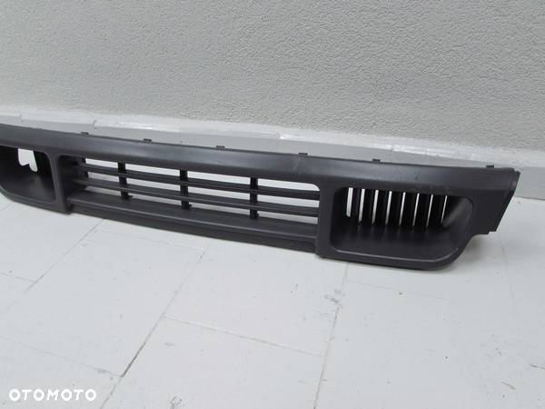 VW TRANSPORTER T5 KRATKA ATRAPA ZDERZAKA PRZOD 7H0807719 03-09 - 2