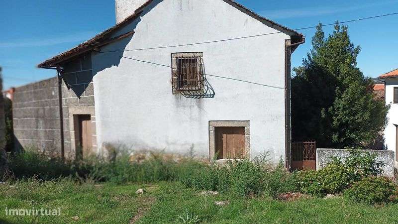 Vende-se moradia no centro de Rebordelo (Bragança) - Grande imagem: 5/11