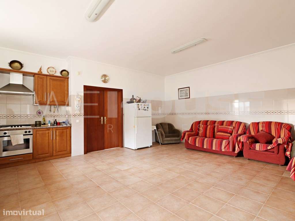 Moradia T4 com 280 m2, inserida em terreno com 2500 m2 em Palmela-39