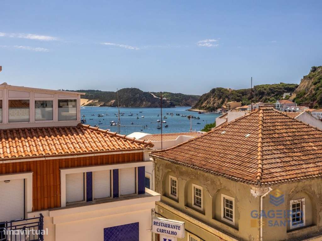 Apartamento Único com Charme Histórico e Conforto Moderno a Passos ...-41