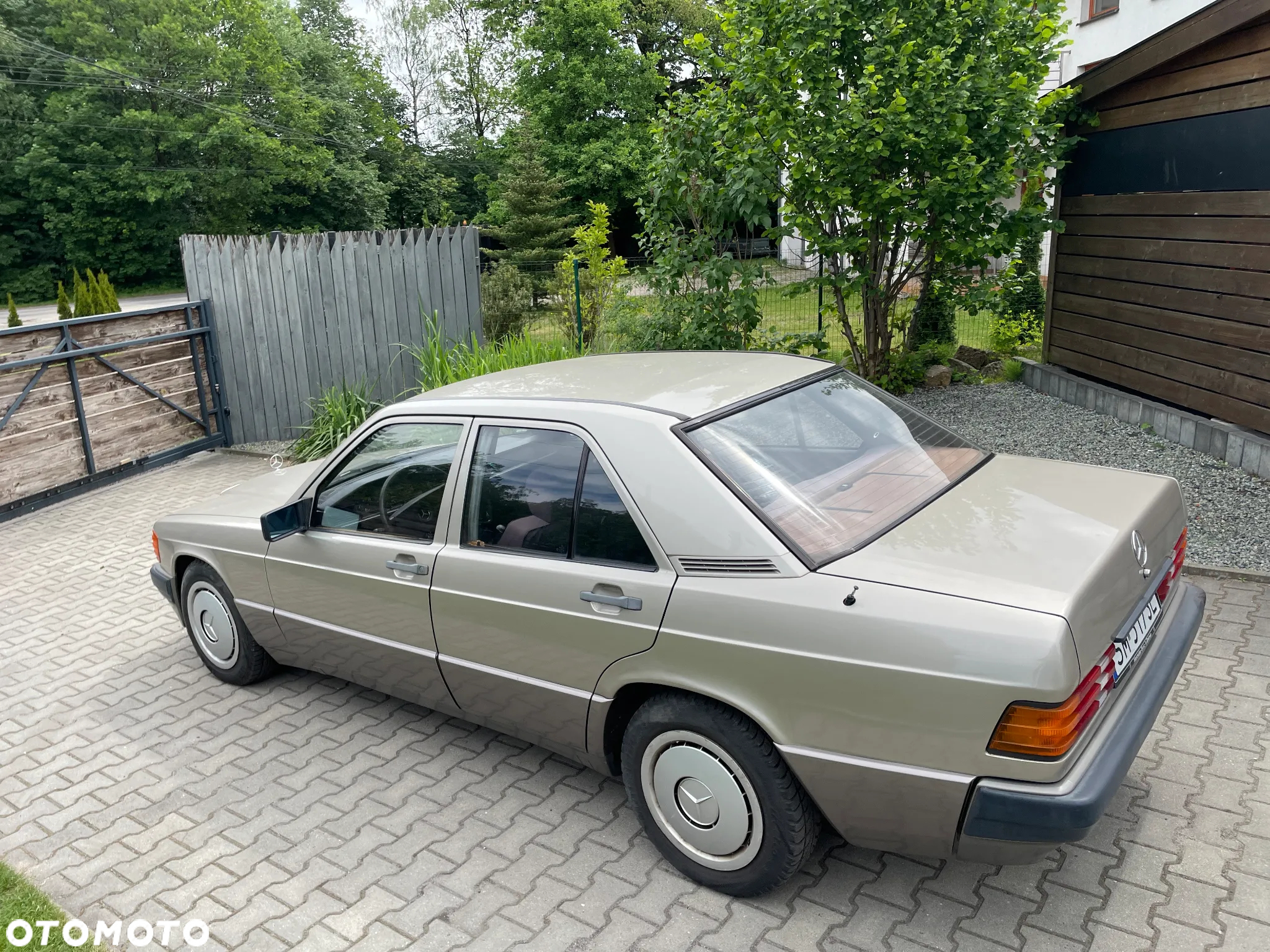 Mercedes-Benz W201 (190) - 12