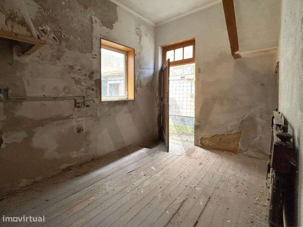 Moradia T2 Térrea com Sótão Beira Mar (para recuperar) - Grande imagem: 3/21