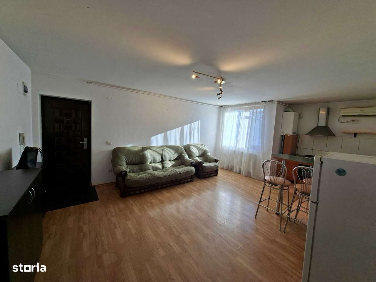 Apartament cu 3 camere, et: 2/3 la vila in Piata Cluj - Imagine principală: 4/14