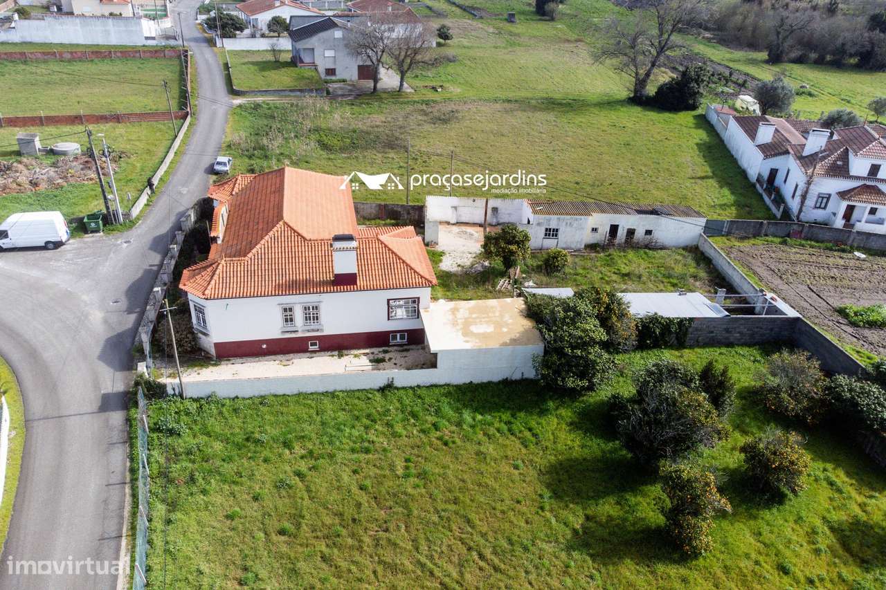 Moradia T3 com História, Conforto Moderno e Proximidade à Praia-43