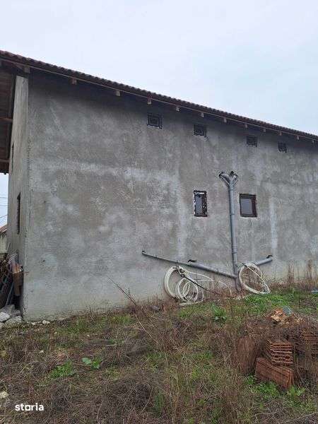 Casa de vanzare, 200mp, 3 Dormitoare, 4 bai, bucatarie + 800mp teren - Imagine principală: 4/8