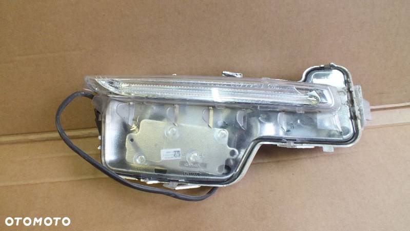 Lampa dzienna prawa Volvo V60 lift - 1