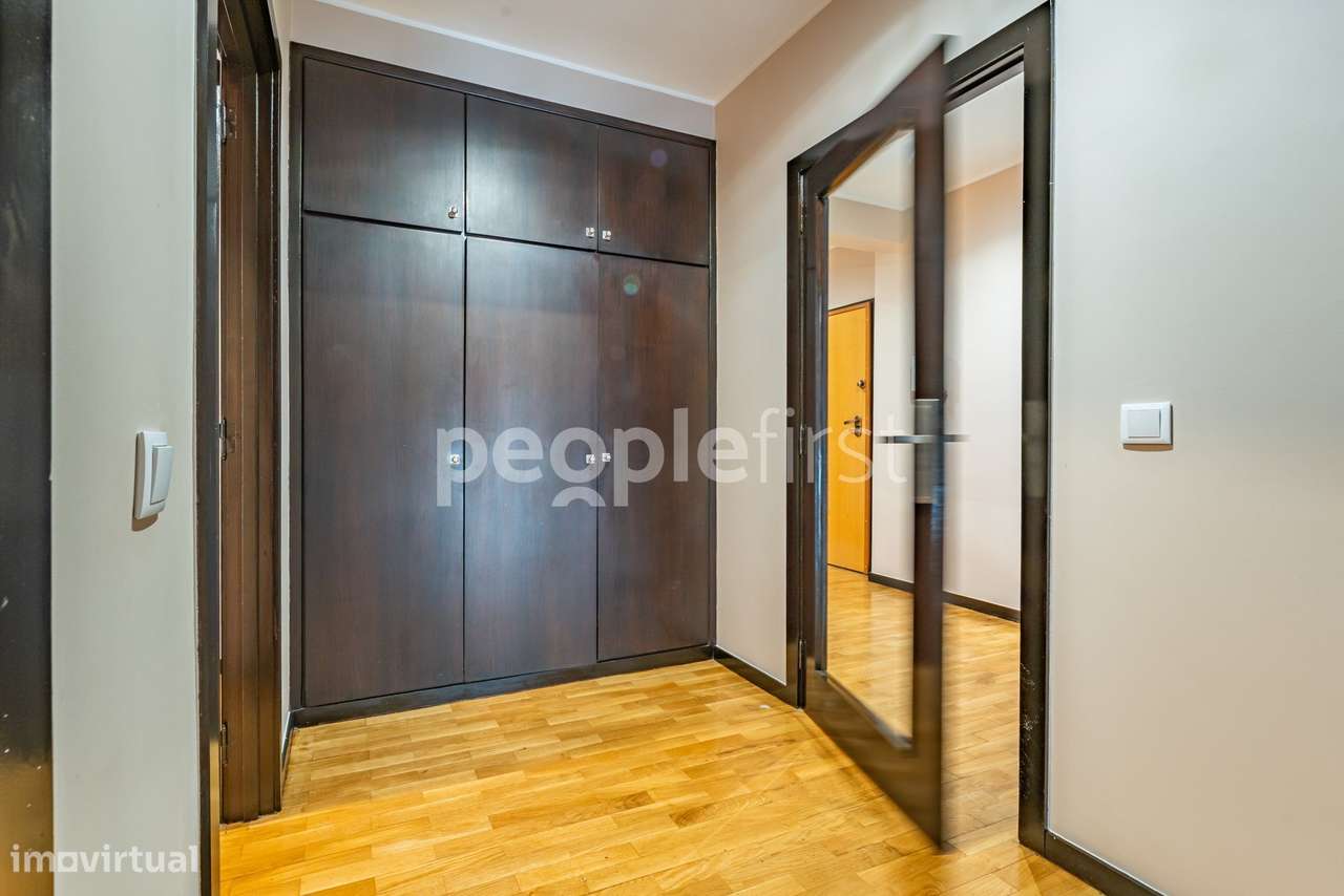 Apartamento T3 Remodelado com Terraço de 85m² – Rua de Murjães, Gon...-13