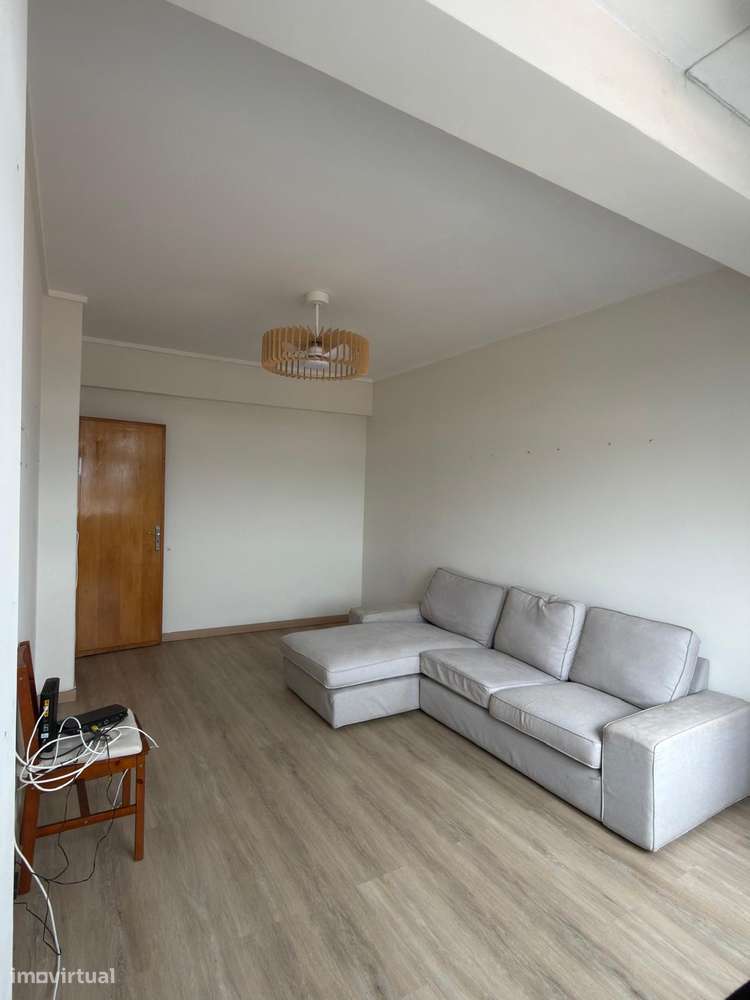 Apartamento T2 em Linda a Velha-5