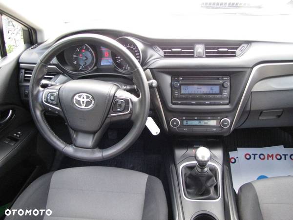 Toyota Avensis 1.6 D-4D Active - 10