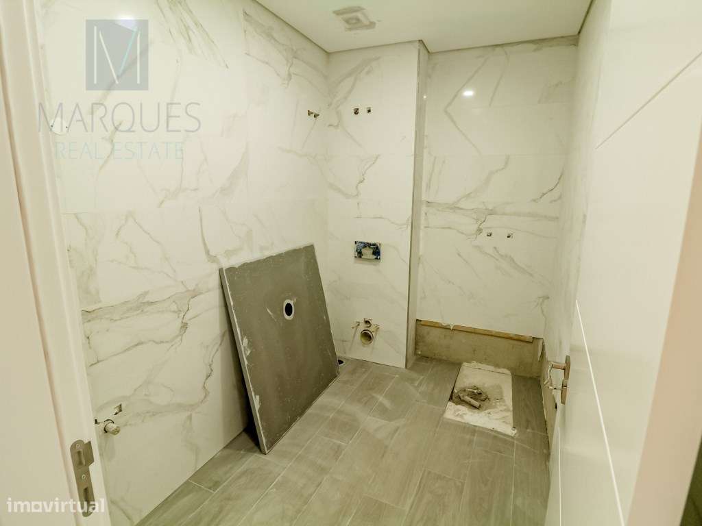 Moradia V2+2 com garagem em Vale de Milhaços - Corroios-22