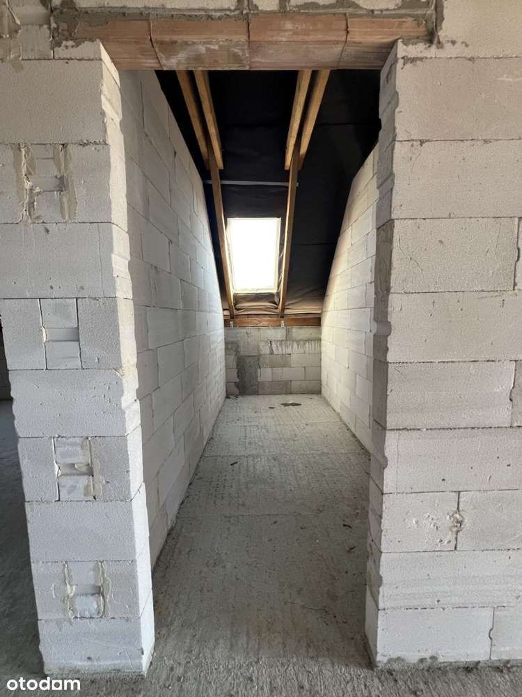 Widokowa działka z rozpoczętą budową-16