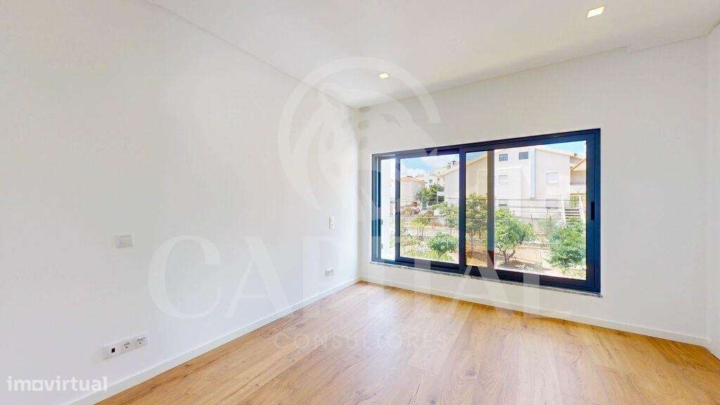 Magnífica Moradia T4 com Piscina e Terraço, em condomínio fechado-21