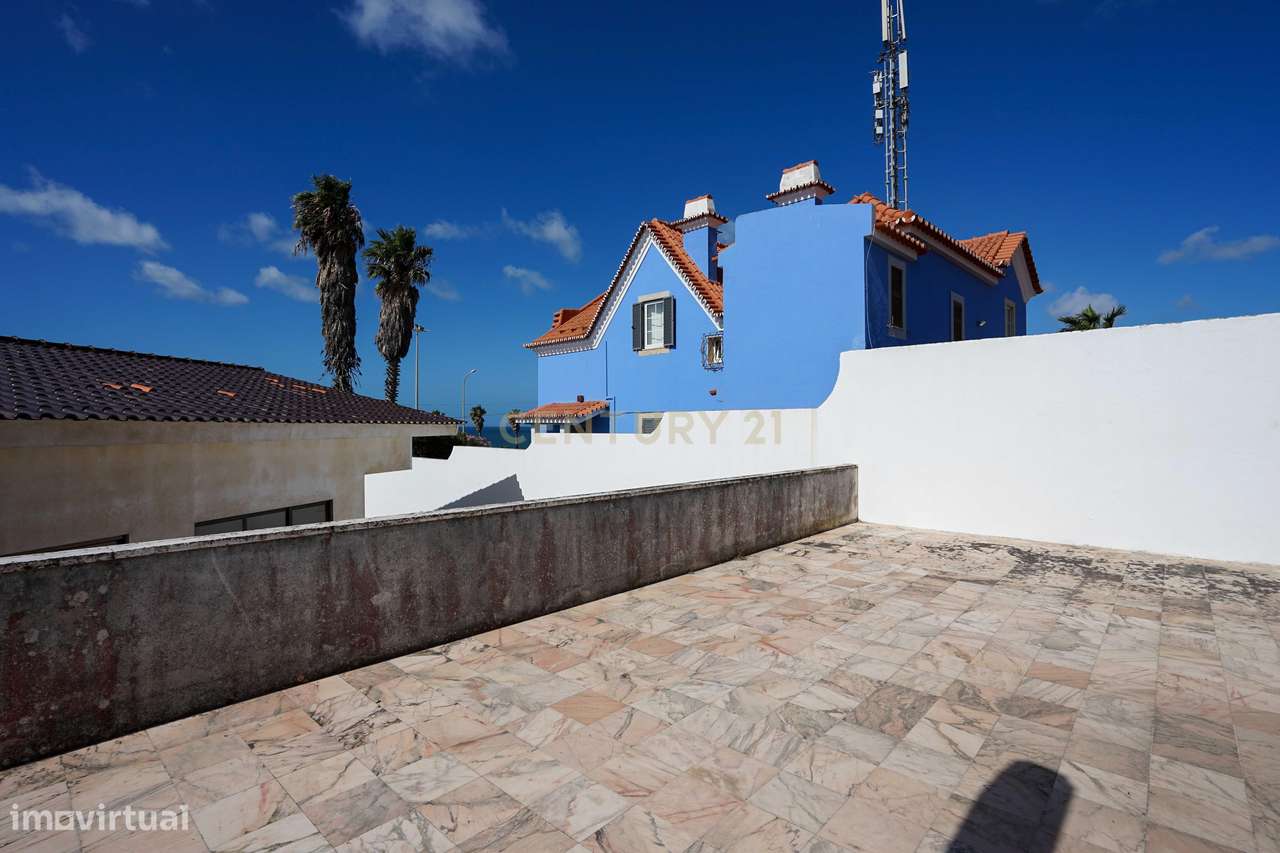 Moradia para remodelação total em Parede com Vista Panorâmica para o M-28