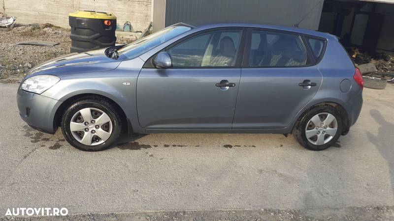 Broasca Capota Kia Ceed 2008 Hatchback Albastru - 4