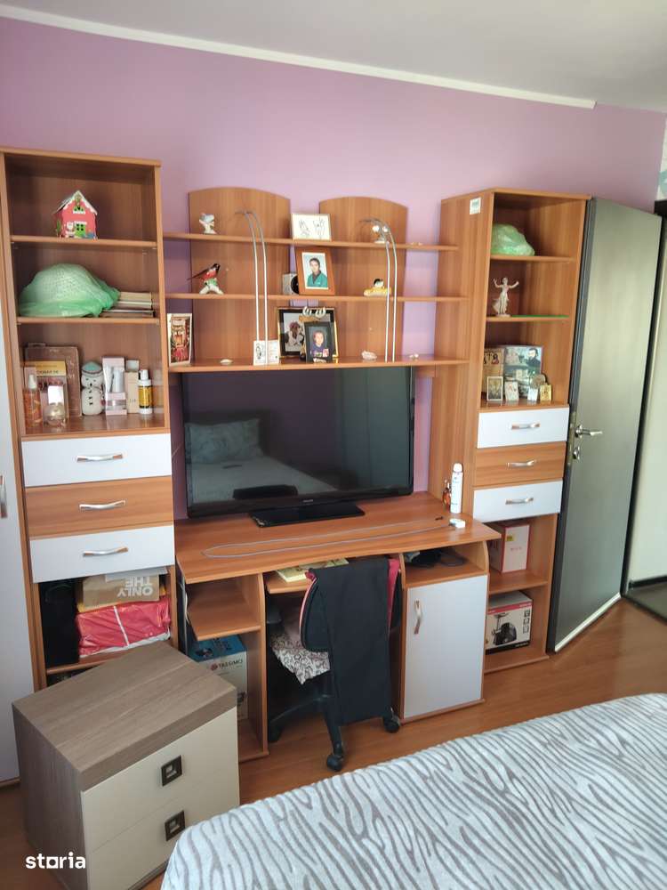 Urgent!2 Camere Zona Tractorul Langa Piață și Mall Coresi! - Imagine principală: 4/15