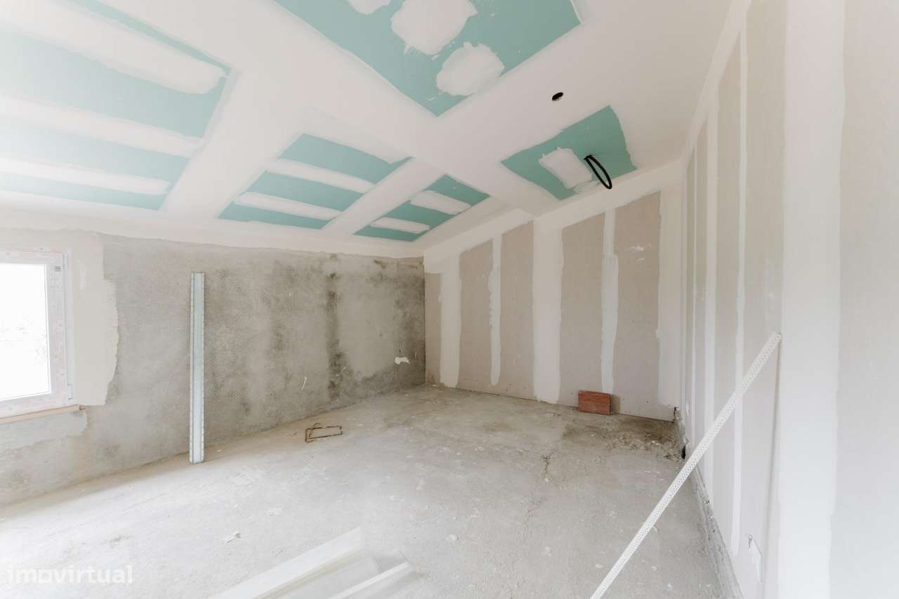 Moradia T2 em Obra Bruta | Aldeia da Moçarria | 15 min de Santarém-13