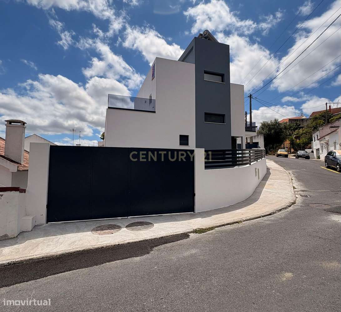 Moradia T4 com Piscina e Terraço em Alverca - Grande imagem: 4/38