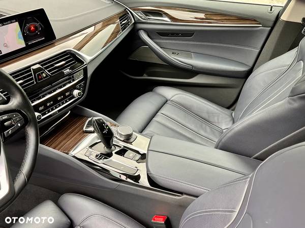 BMW Seria 5 520d Touring Luxury Line - 27
