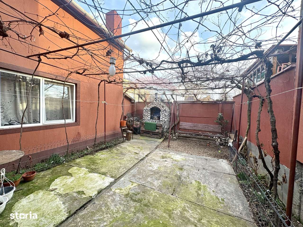 Oportunitate: Casa 3 camere si curte in zona centrala-1