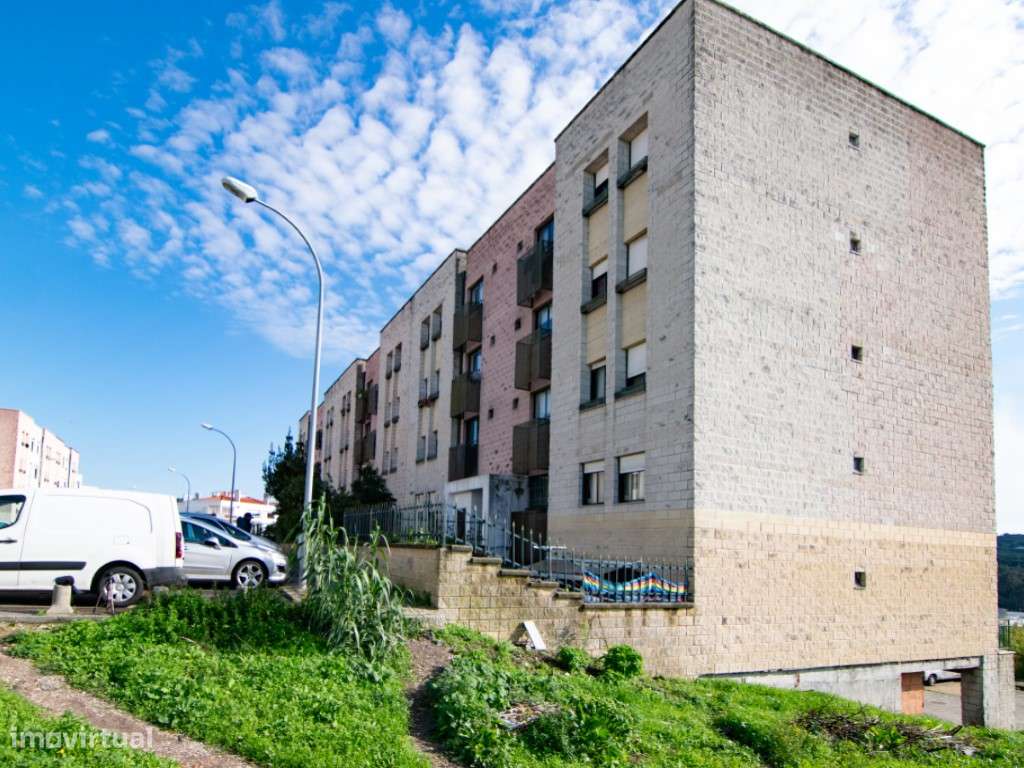 Apartamento T4 em Carnaxide com Vista para Monsanto.-22