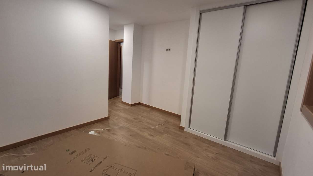 Apartamento T3 novo com 2 casas de banho em Agrela-7