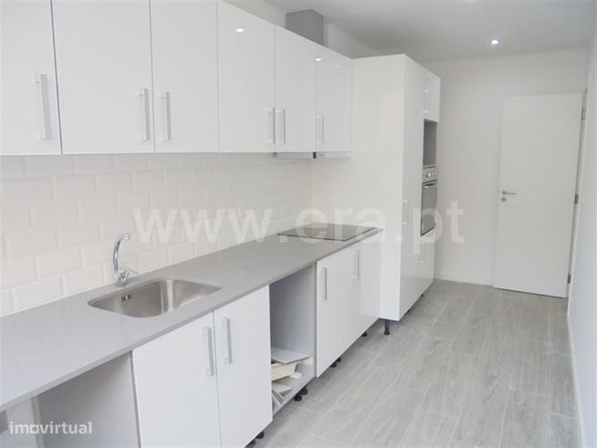 Apartamento T3; Amora-0