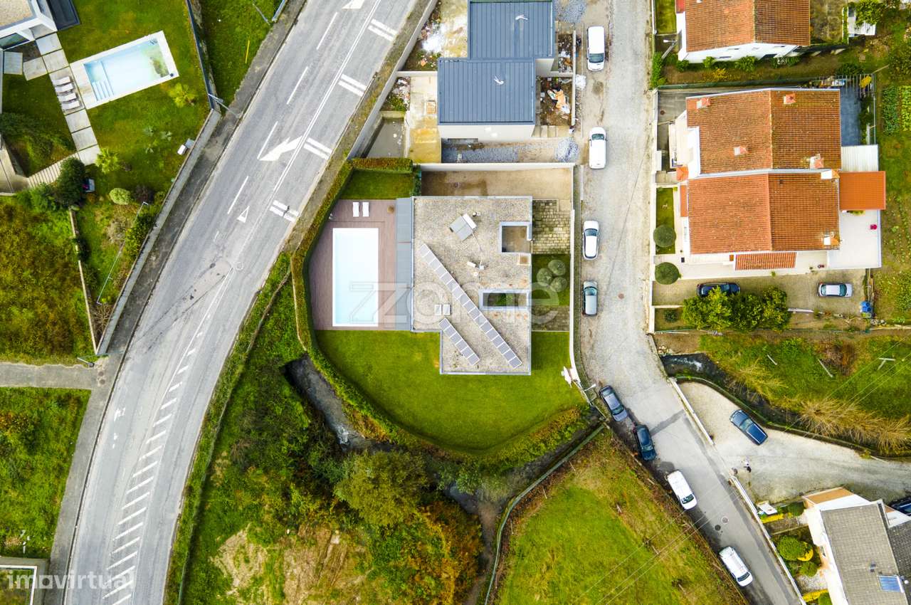 Villa Térrea T4 de luxo com piscina e jardim em Braga (S.Pedro D'Es... - Grande imagem: 4/60