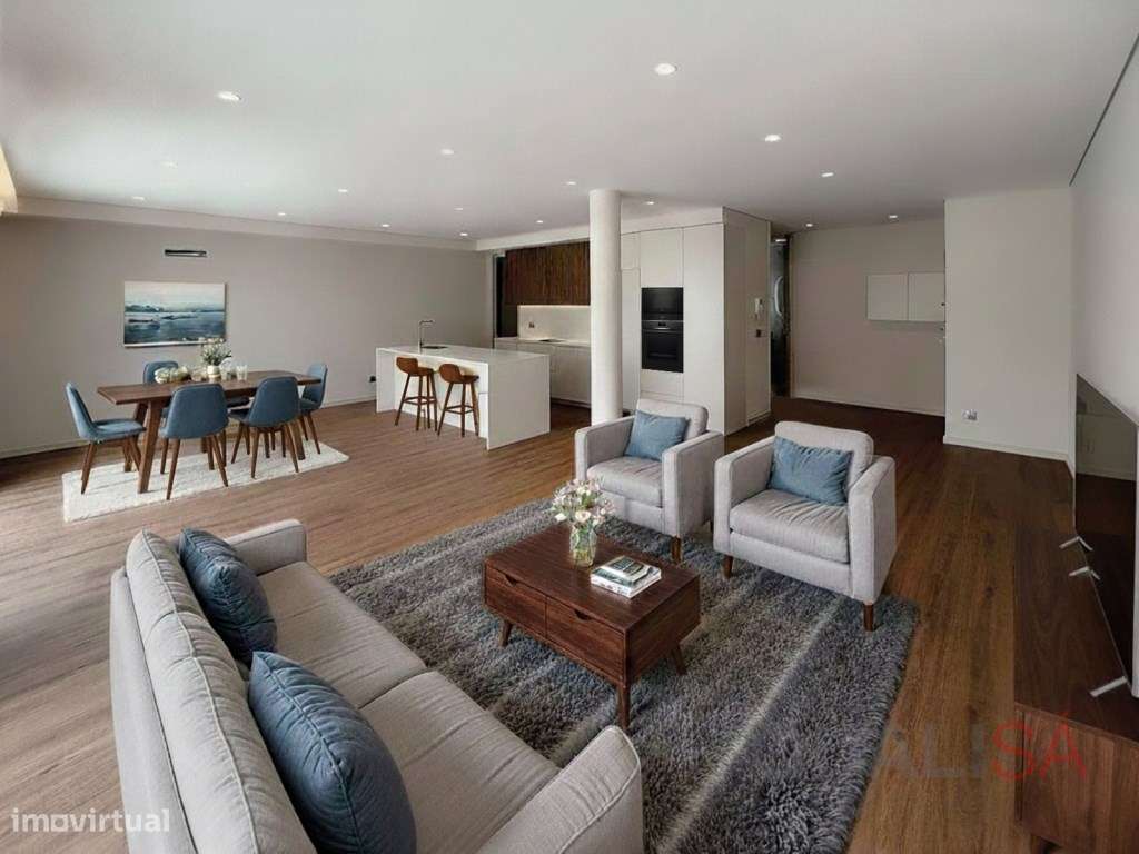 Apartamento T4 novo com logradouro e garagem em S. Vicente no centr...-8