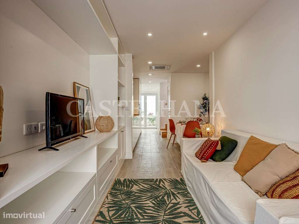 Apartamento T2 duplex, totalmente remodelado com pátio na Lapa - Grande imagem: 2/33