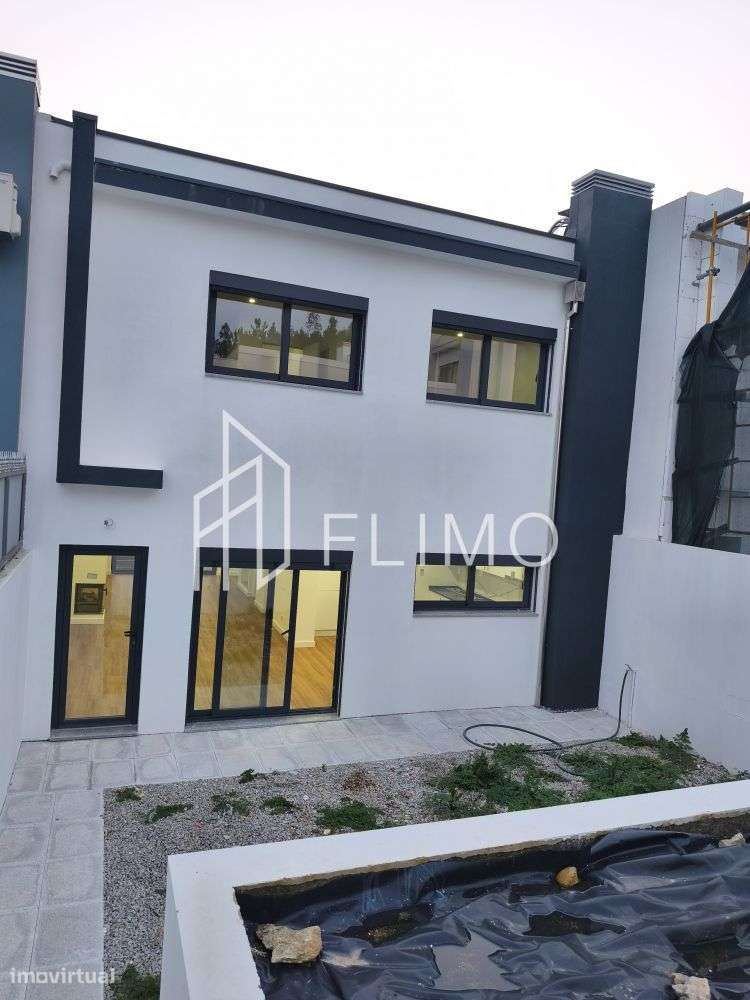 Moradia T3 geminada Nova-23