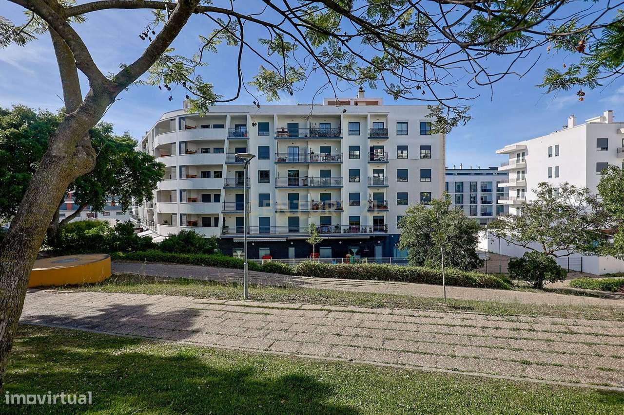Apartamento T2 com Garagem, no Parque Luso em Corroios.-40
