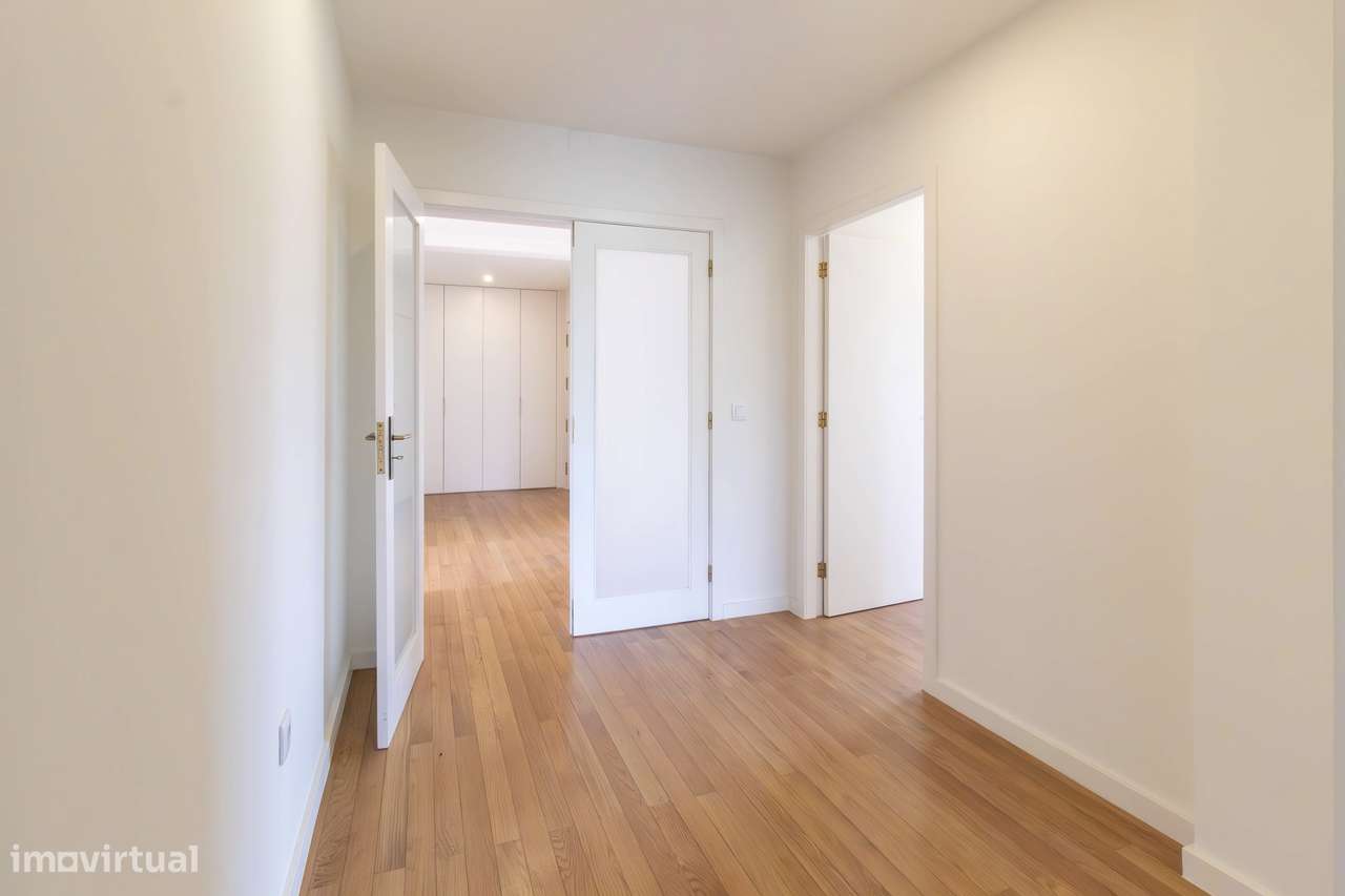 Apartamento T3, excelentes áreas 240m2 + garagem 31m2 + arrumos 4m2-27
