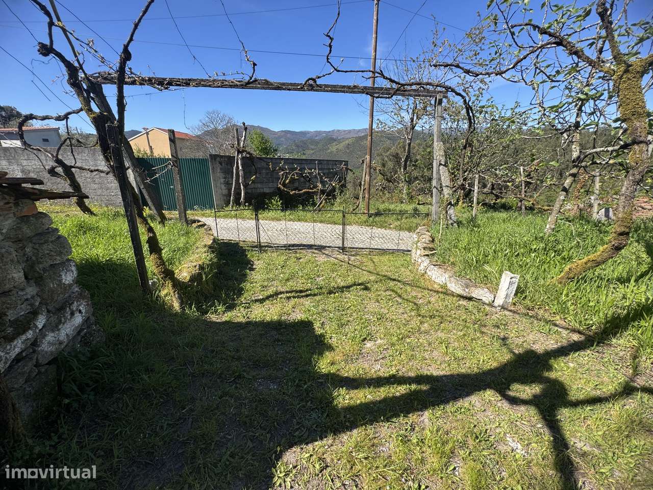 Moradia em granito p/ recuperar – Oliveira de Frades-15