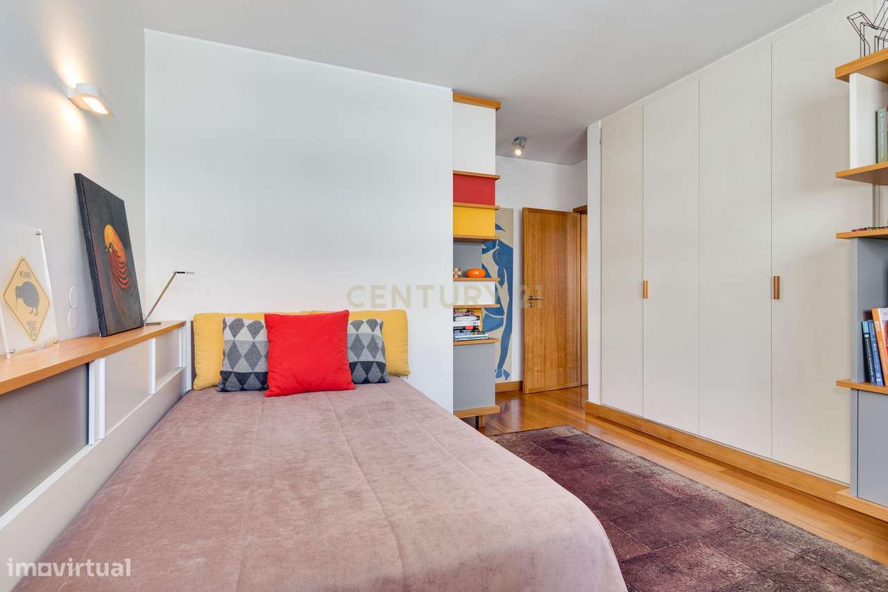 T4+1 na 1ª linha Condomínio fechado Parque das Conchas-52