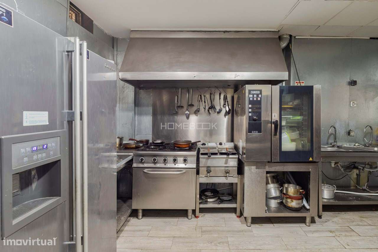 Loja na Avenida Bento de Jesus Caraça-24