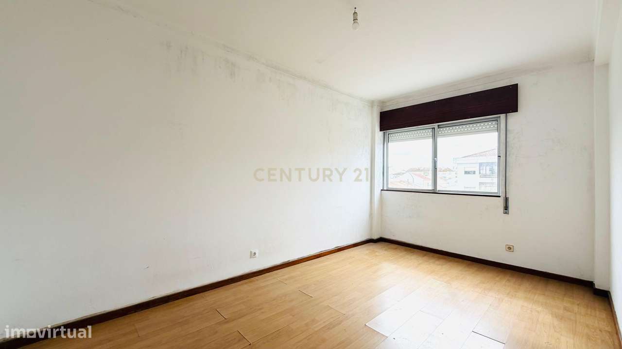 Apartamento T4 com Varanda e Arrecadação, no Centro do Pinhal Novo-14