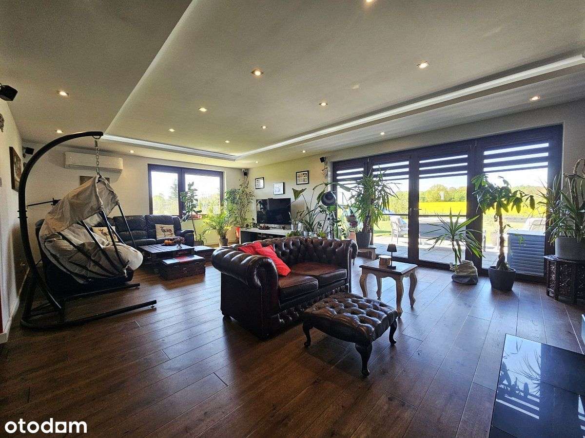 Piękny dom wolnostojący, na dużej działce-1