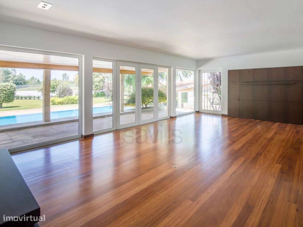 Moradia T5 com piscina e ténis - Vilar do Pinheiro - Grande imagem: 4/20