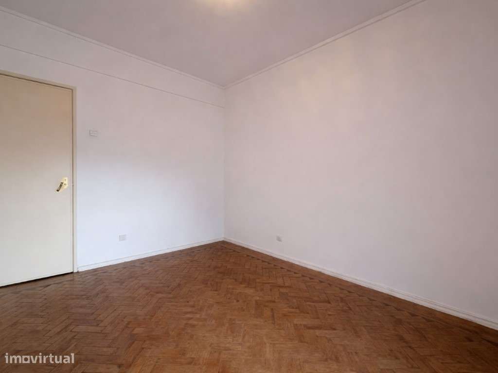 T2 junto ao Cineteatro Municipal da Damaia-5