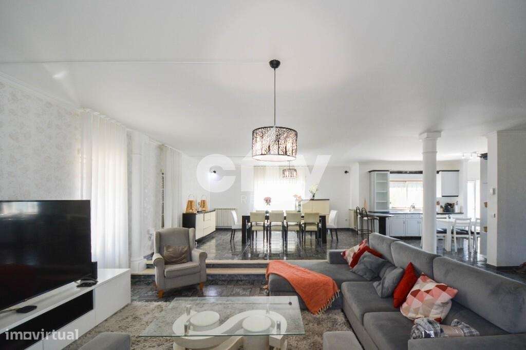 MORADIA T4  COM GARAGEM, LOTE -700 m2, ÁREA DE CONSTRUÇÃO 363 m2-3