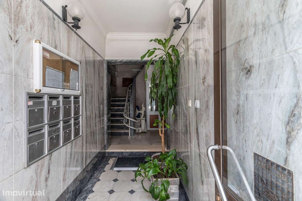 Apartamento T2 na Amora a Um Passo de Tudo | Luminoso e Bem Localizado-14