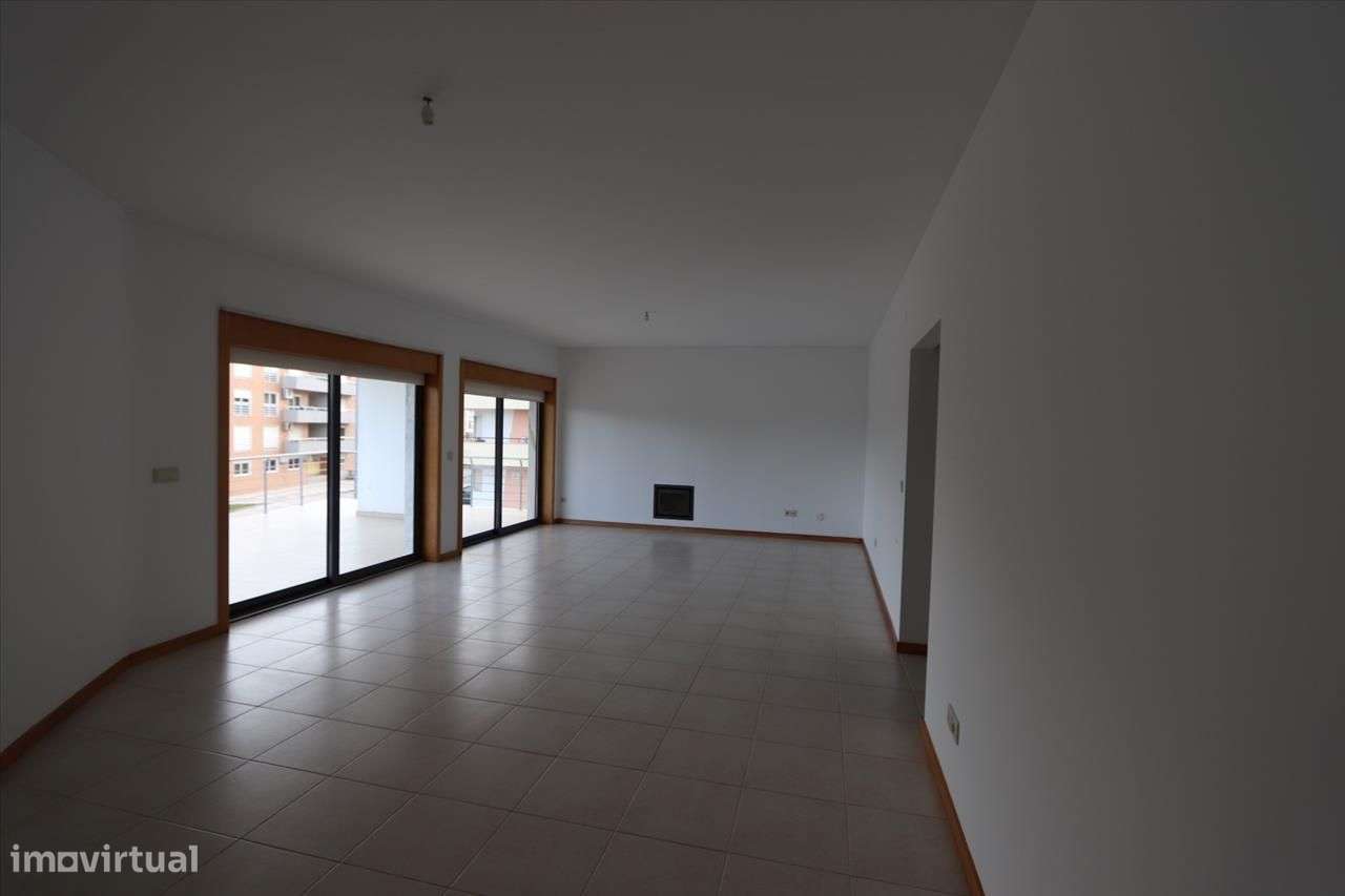 Apartamento T4 em zona privilegiada de Pinhal Novo - Grande imagem: 2/21