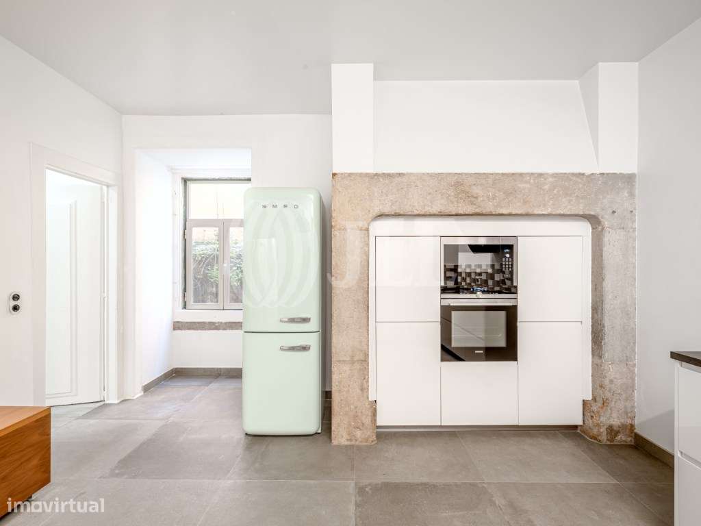 Apartamento T2+2 , renovado, em Alfama, Lisboa-9