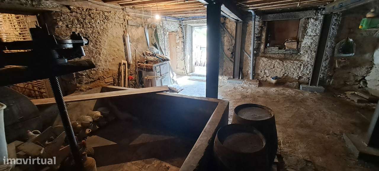 Moradia para restaurar T2 em Miranda do Douro-29