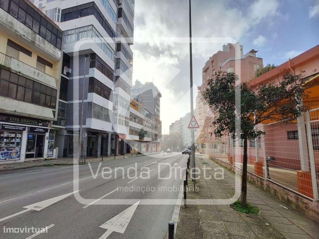 Apartamento T3 totalmente remodelado - Vista Rio!-32