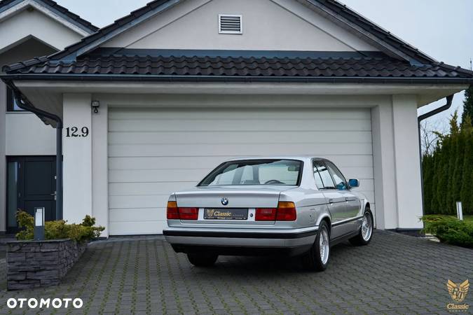 BMW Seria 5 525i - 4